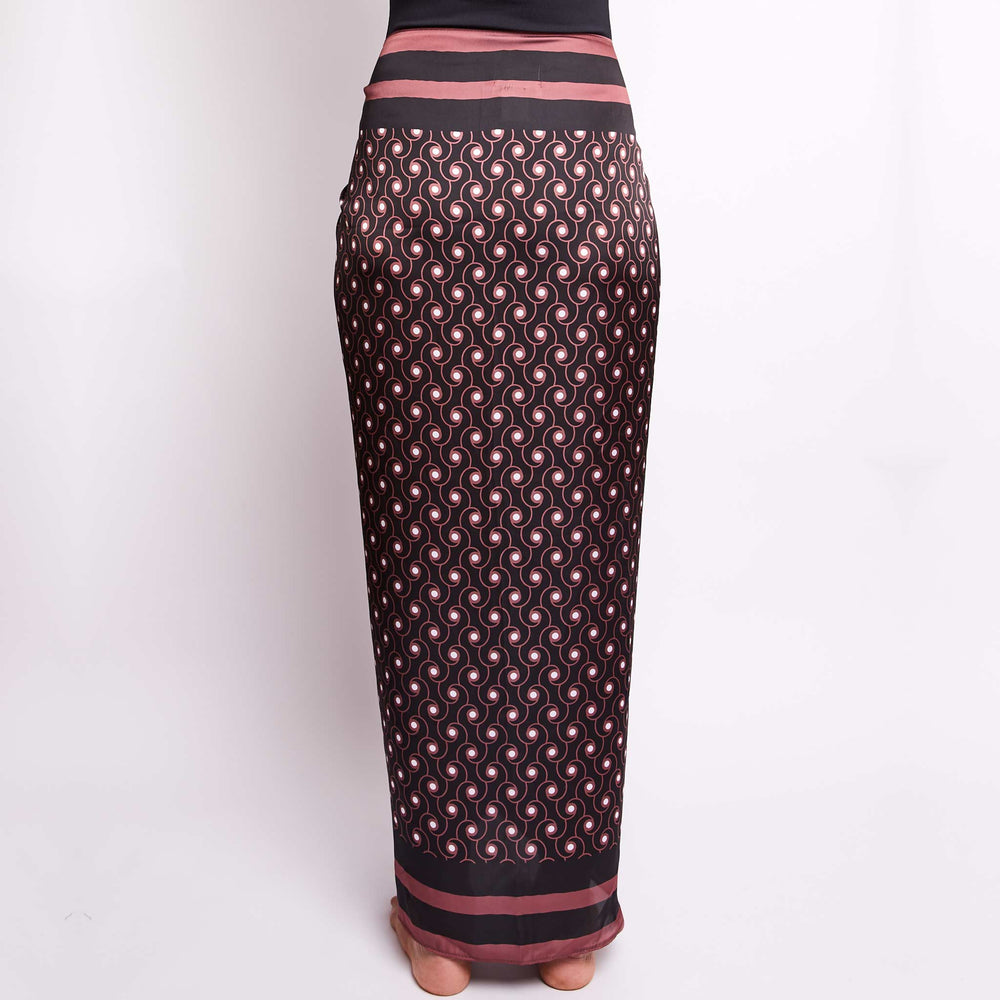 Geometric printed sarong brown and black back