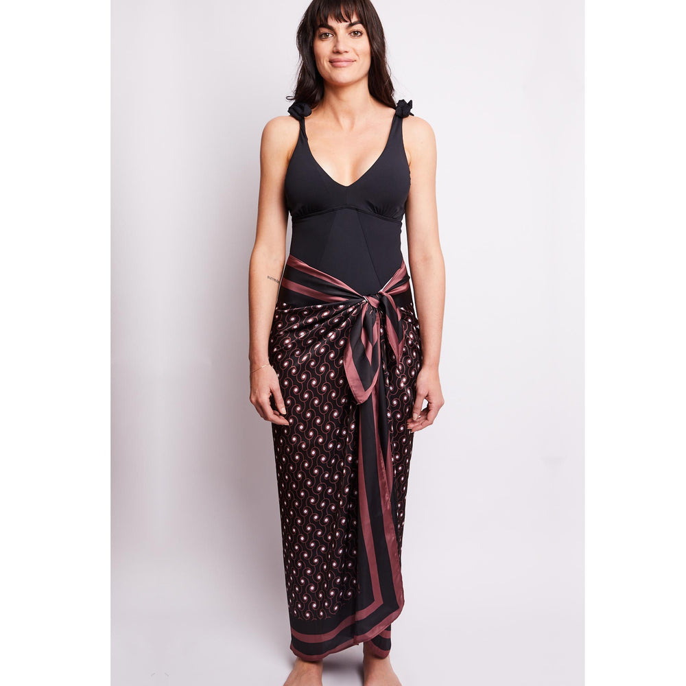 Geometric printed sarong brown and black back