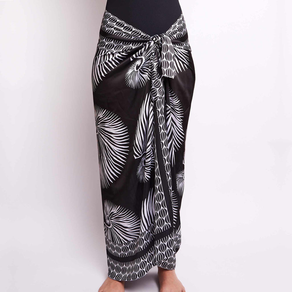 Robyn Sarong Shells Print Black and White